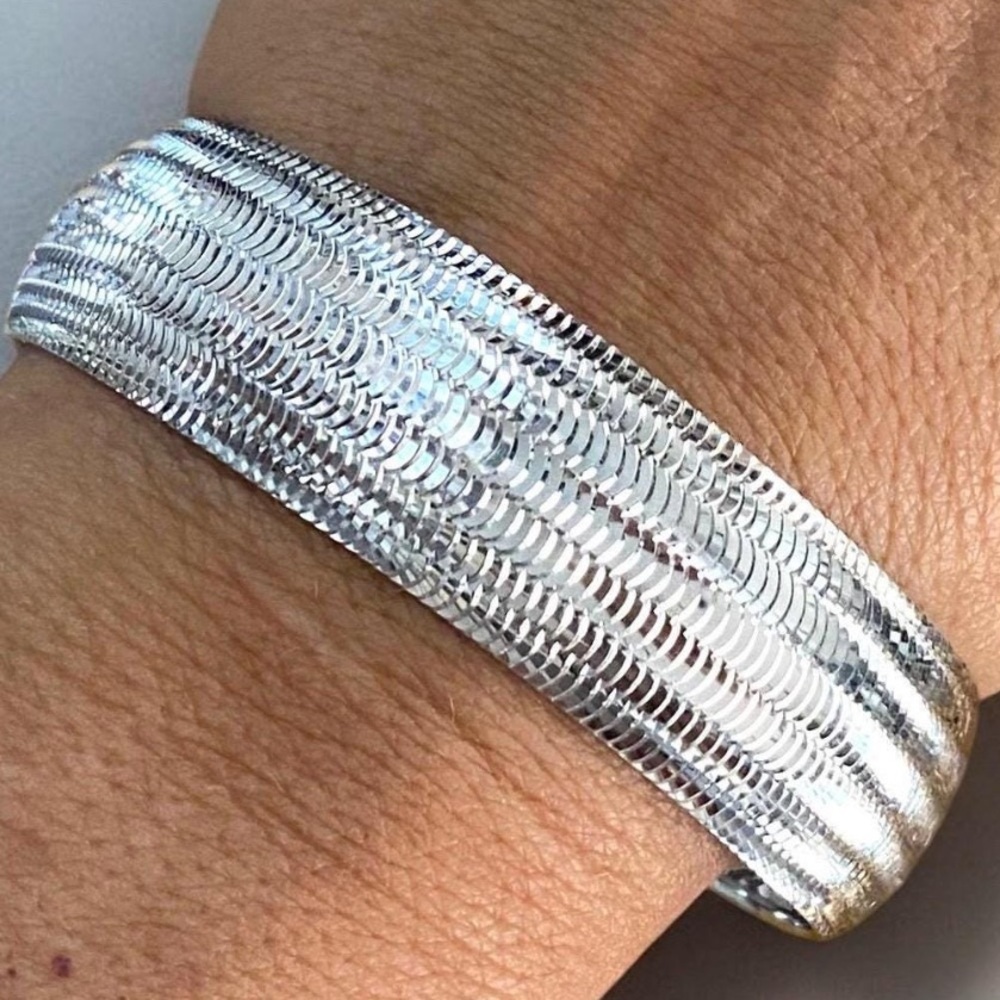 Estate 14K Italian White Gold 19mm Wide 8” Herringbone Pattern Bangle Bracelet!!